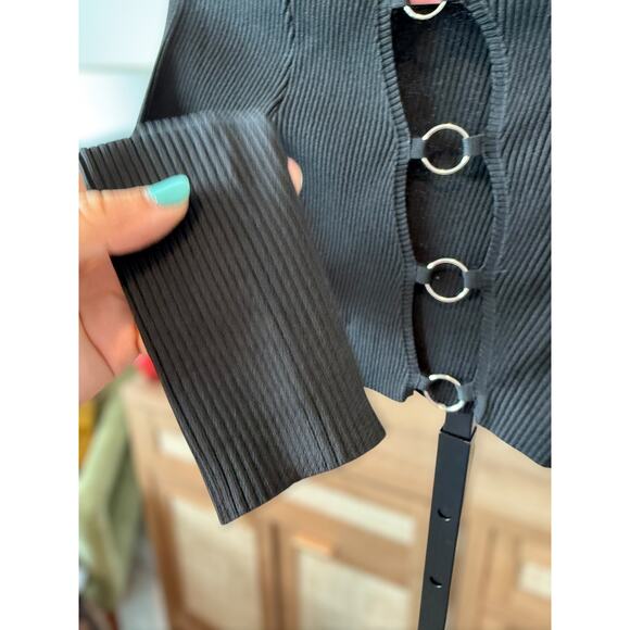 NWT Pretty Little Thing Ring Front Cut Out Long Sleeve Knit Top Black Womens XS - Picture 9 of 12